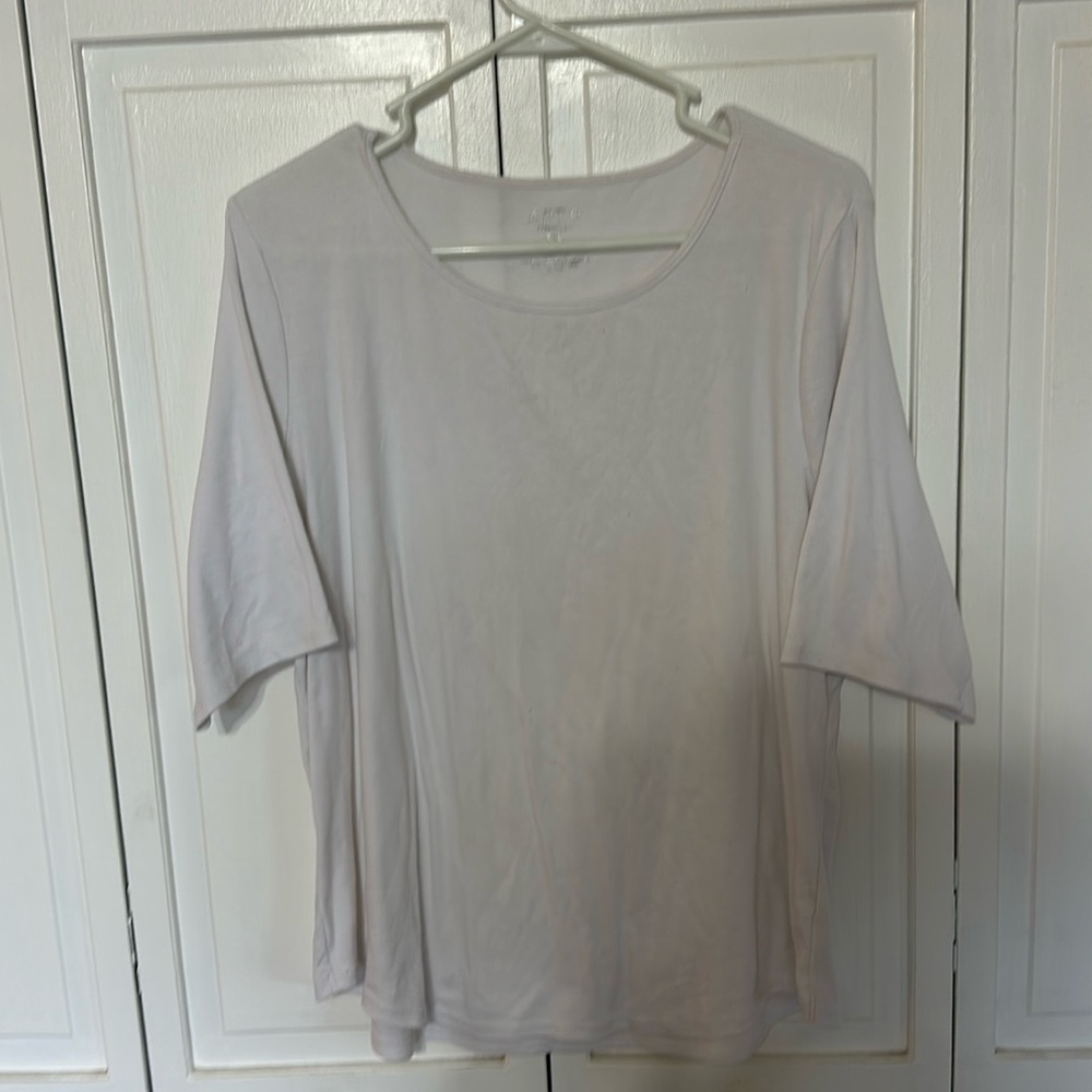 Women’s white short sleeve top